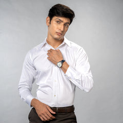 crafted from satin-finish Giza Cotton, and adorned with Trochus shell buttons