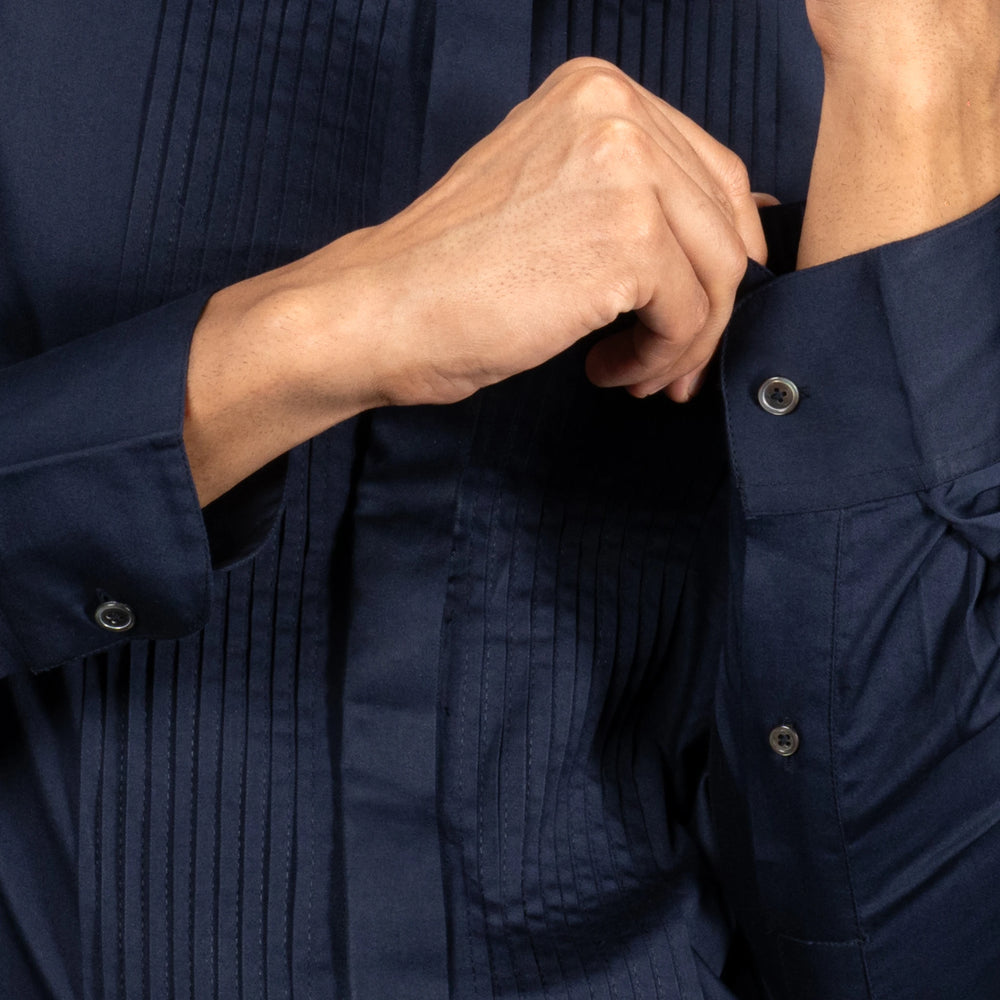 mother‑of‑pearl buttons and metal cufflinks.