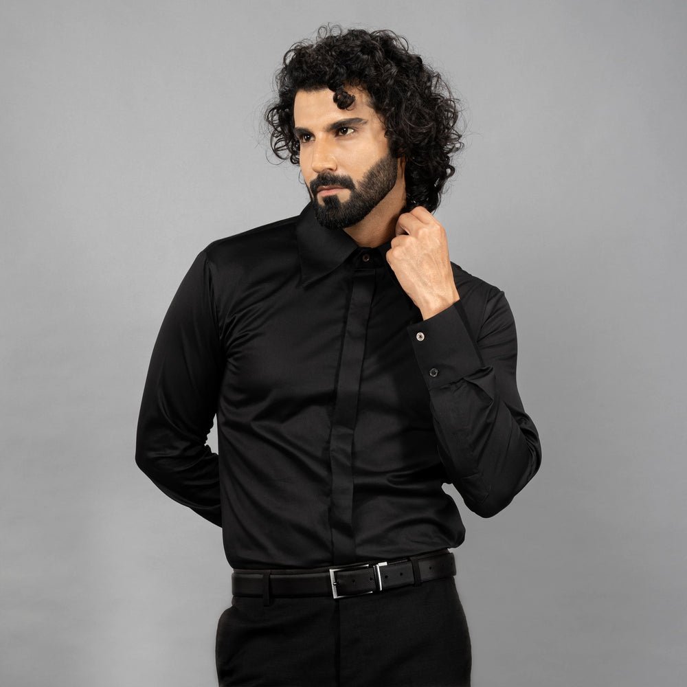 premium Giza Cotton and embellishment of natural mother‑of‑pearl buttons