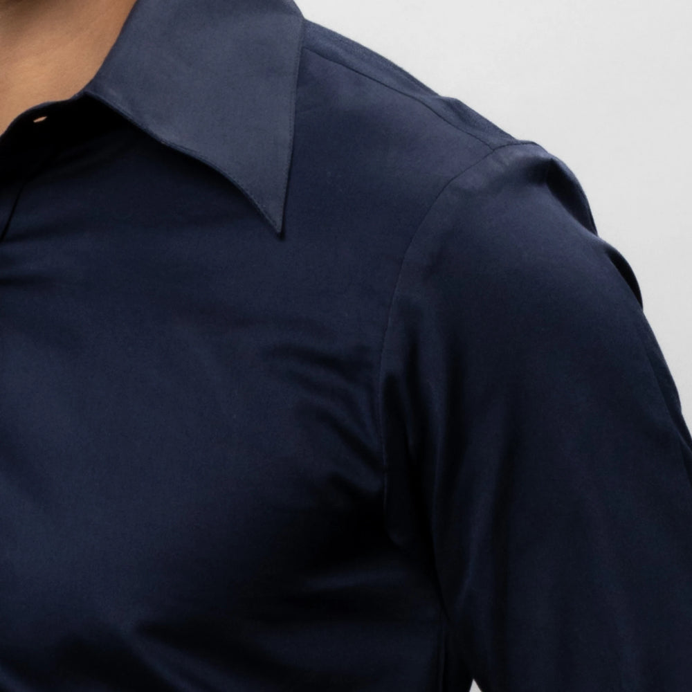 rare spear‑point collar, of premium brand appril