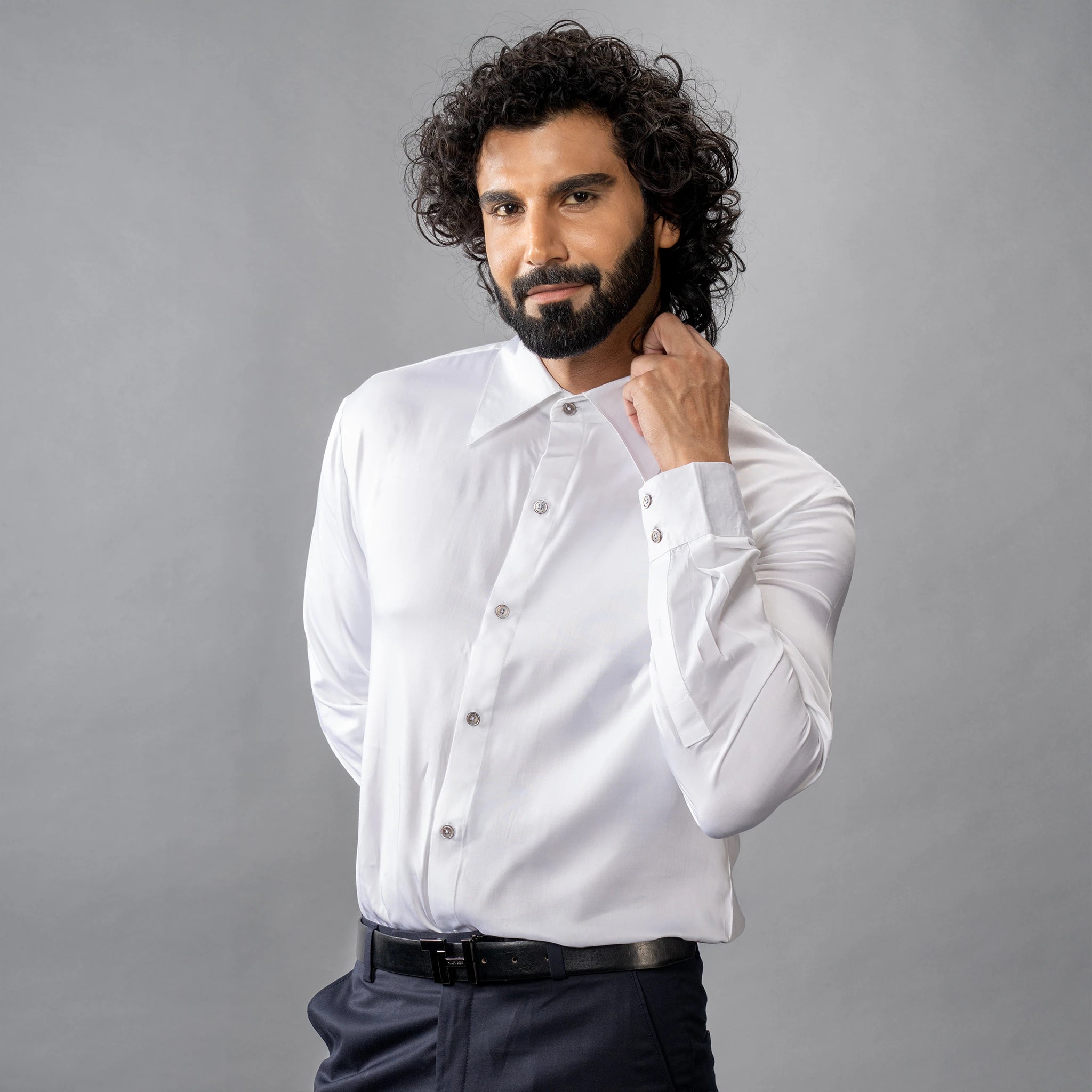 Exquisite Luxury in Natural Bamboo

With an exquisite satin bamboo fabric and the curved Cooper collar,