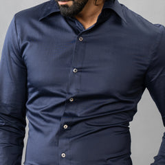 The Continental Royale is enriched by natural mother‑of‑pearl buttons