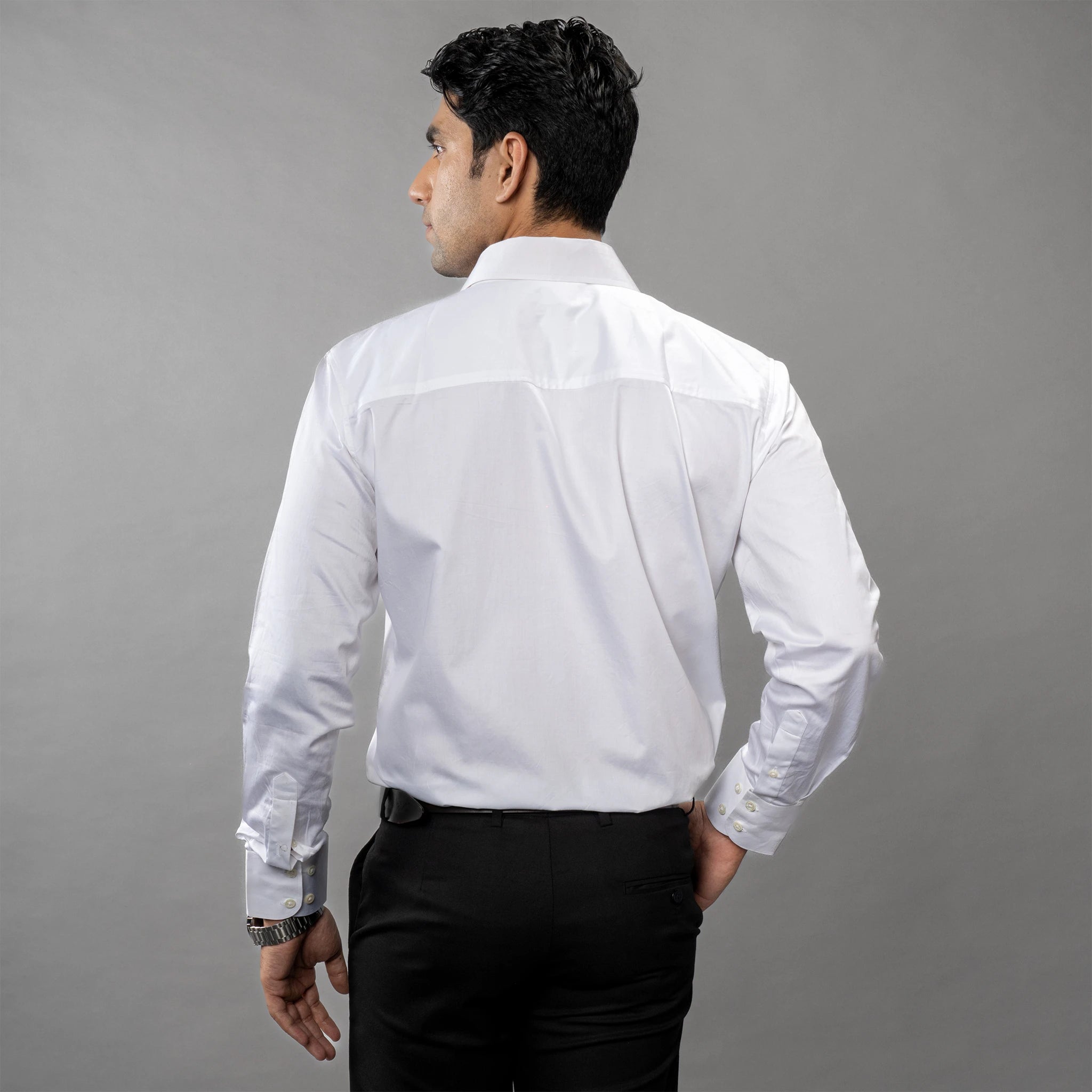 pure Giza Cotton shirt featuring a spread collar and round cuffs — polished, understated, and royal in bearing. 