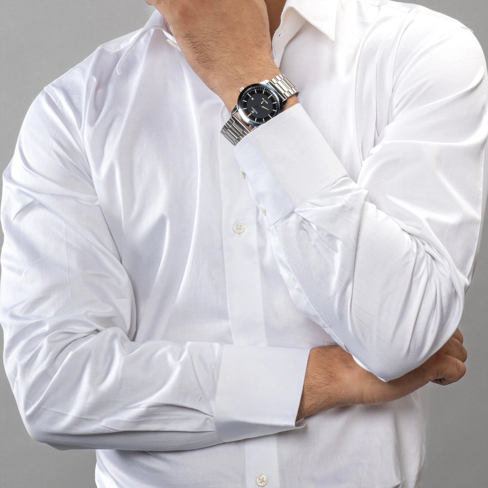 crisp formal shirt, tailored from pristine Giza Cotton 