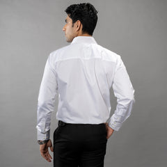 pure Giza Cotton shirt featuring a spread collar and round cuffs — polished, understated, and royal in bearing. 