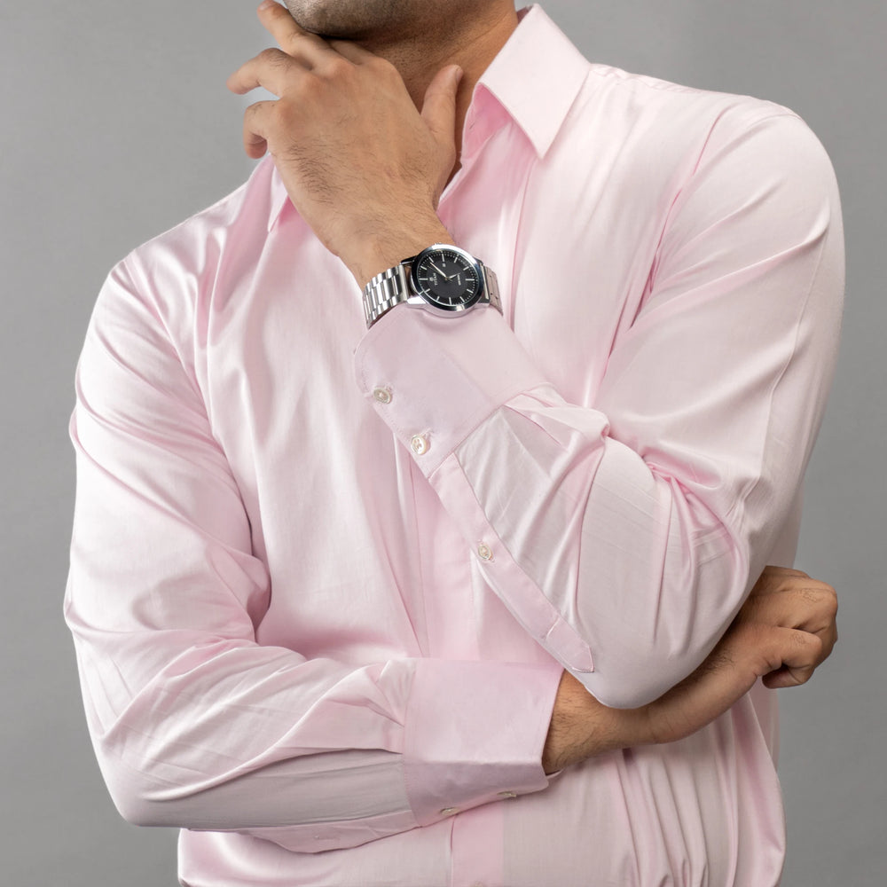 A pure Giza Cotton shirt featuring a spread collar and round cuffs — polished