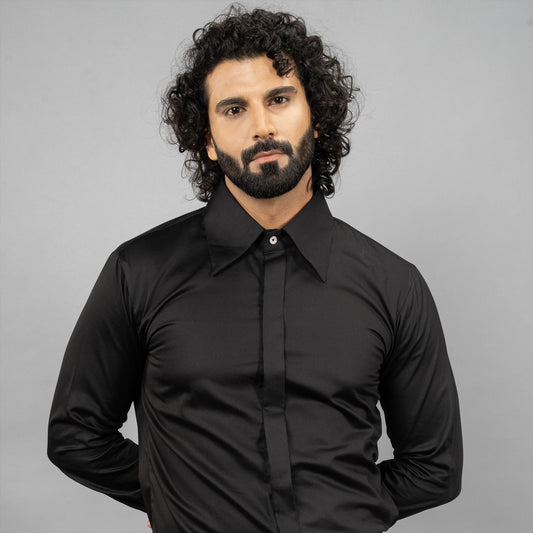 premium Giza Cotton and embellishment of natural mother‑of‑pearl buttons