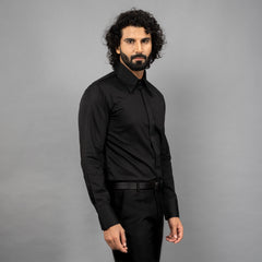 rare spear‑point collar, The Lance Collar merges sharp design with the softness and sheen of premium Giza Cotton and embellishment of natural mother‑of‑pearl buttons 